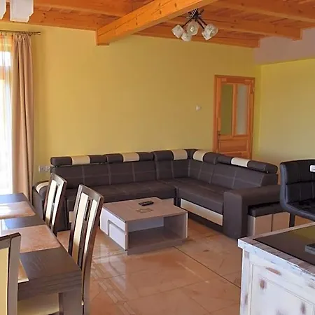 Elringat-lak Apartmanhaz * Kerecsend