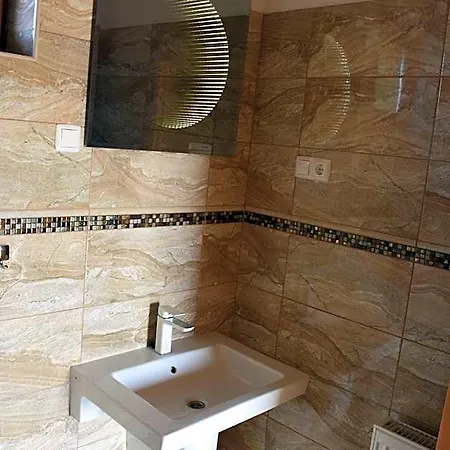 Elringat-lak Apartmanhaz Kerecsend