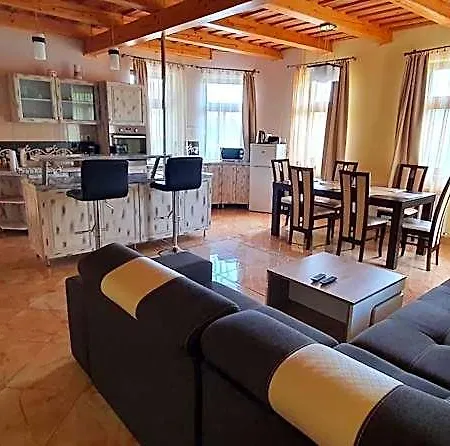 Elringat-lak Apartmanhaz * Kerecsend