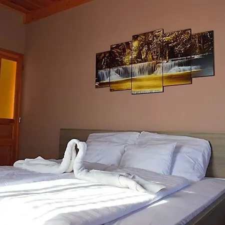 Elringat-lak Apartmanhaz Hotel *
